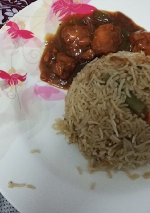 A picture of Chilli chicken and veg fried rice.