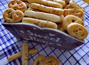 O poză a rețetei Covrigei și sărățele cu brânză telemea sărată și chimion🥨.