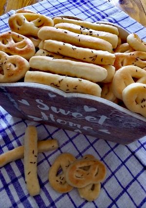O poză a rețetei Covrigei și sărățele cu brânză telemea sărată și chimion🥨.