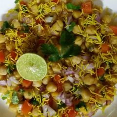 A picture of Chana chat.