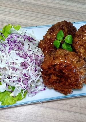 Hình của món Hambagu - Thịt băm viên kiểu Nhật.