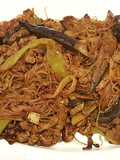 Fideos de arroz salteados con ternera y verduras a la corcuma