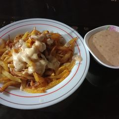 A picture of French Fries with white Sauce 🍟.