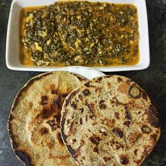 A picture of Saag Palak Paneer and Bajra Rotla.