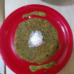 A picture of 2 in 1 methi mooli Parantha.