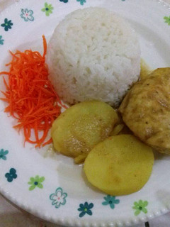 Una foto de Pollo al tamarindo con papas sancochadas