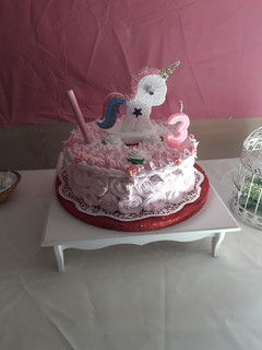Una foto de Torta decorada con merengue italiano