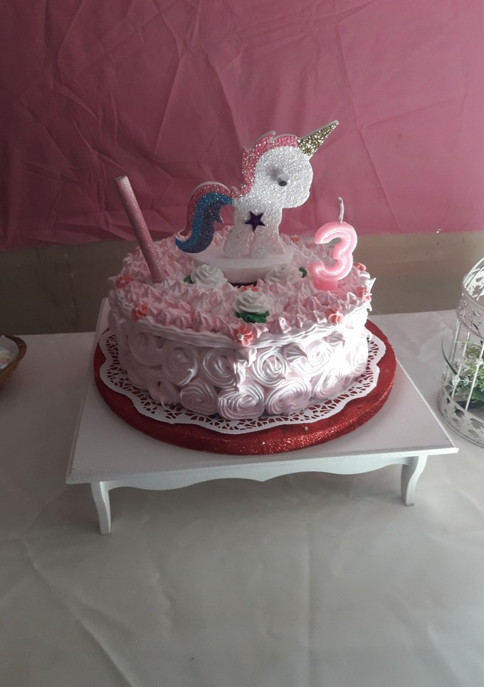 Una foto de Torta decorada con merengue italiano
