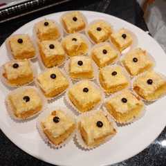 A picture of Bolu Panggang Keju.