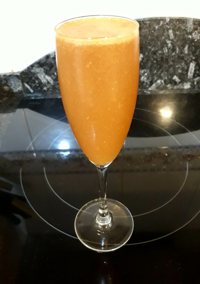 Una foto de Zumo de aloe vera y nísperos con miel cruda