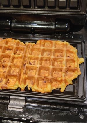 Une photo de Gaufres salées au jambon, carottes et courgettes râpées