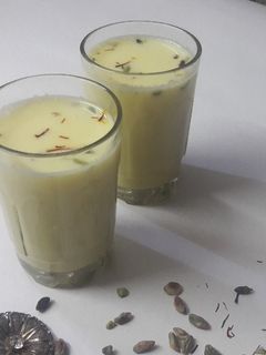 केसरिया दूध रेसिपी मुख्य फोटो