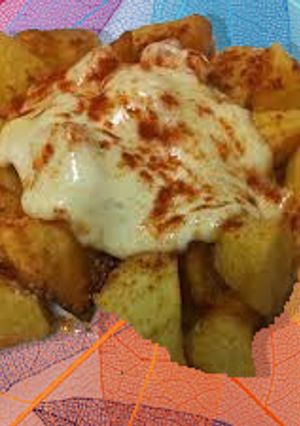 Una foto de Patatas bravas con mayonesa y pimentón