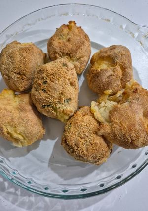Una foto de Bombas de papa y queso fritas al aire