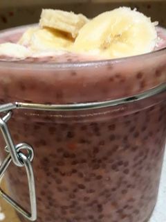 Una foto de Puding de semillas de chía con frambuesas