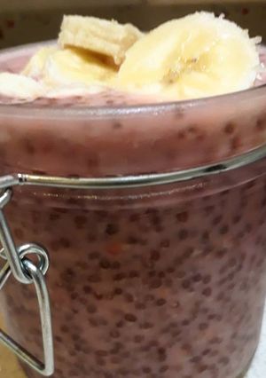 Una foto de Puding de semillas de chía con frambuesas