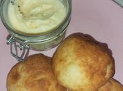 A picture of garlic butter bread