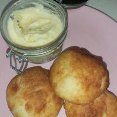 A picture of Fat head bread with garlic butter.