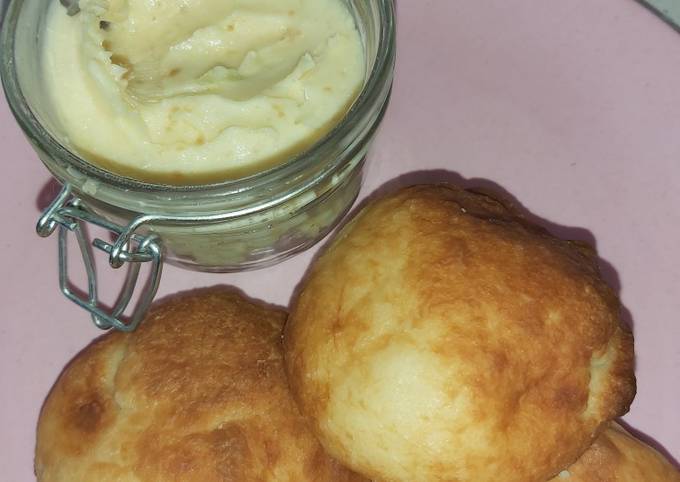 Fat head bread with garlic butter