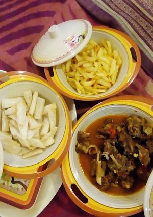 A picture of Crispy irish/yam wit peppersoup.