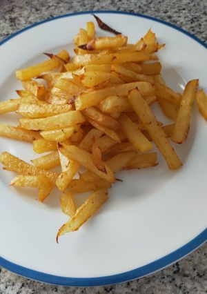 Una foto de Patatas estilo fritas pero al horno