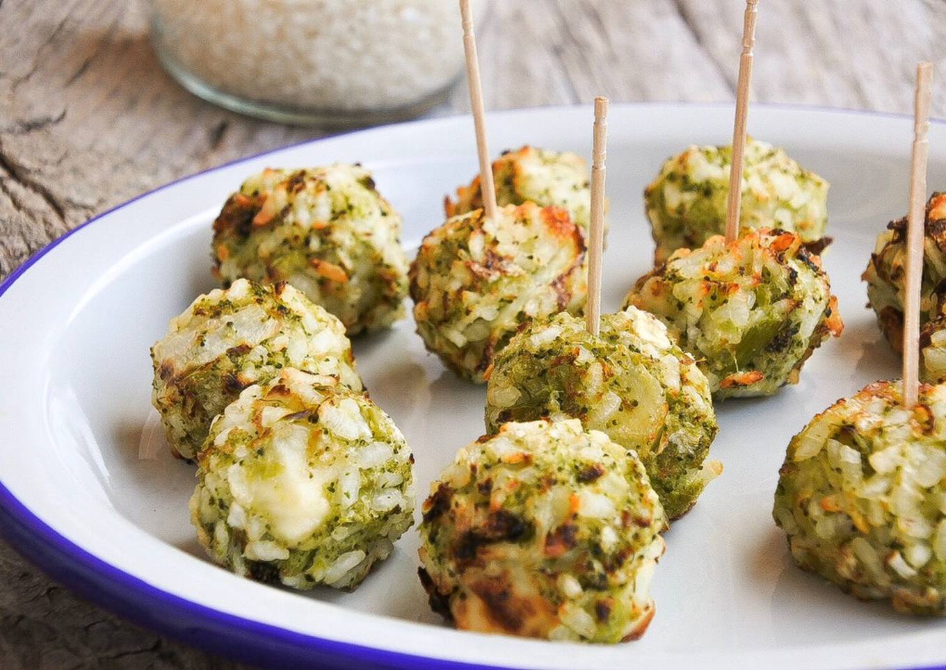 Albóndigas de brócoli, arroz, cebolla y queso