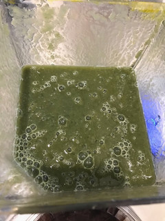 Una foto de Batido Flor de Jamaica-Espinacas-Papaya (smoothie)