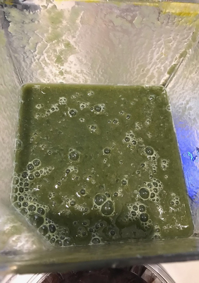 Una foto de Batido Flor de Jamaica-Espinacas-Papaya (smoothie)