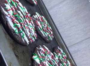 Una foto de Double chocolate chips cookies/ Galletas con doble chocolate y chips