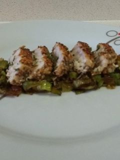 Una foto de Bonito marinado en miso con costra de semillas