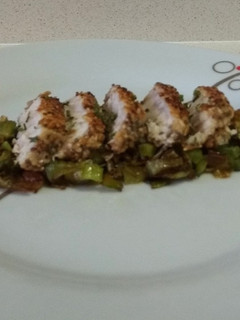 Una foto de Bonito marinado en miso con costra de semillas