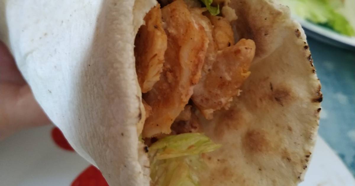 Kebab de pollo con arroz frito y salsa blanca sin yogur Receta de Muria Sánchez Cookpad