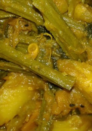 A picture of Malabar spinach stir fry.