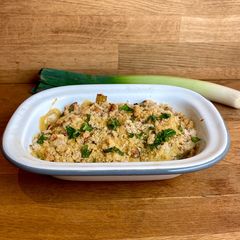 A picture of Leeks in vegan cheese sauce 🌱.