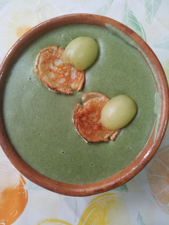 Una foto de Crema de espinacas con queso de cabra