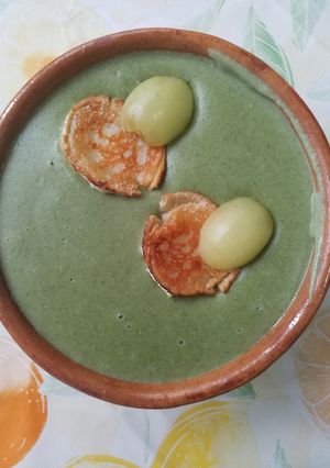 Una foto de Crema de espinacas con queso de cabra