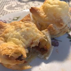 A picture of Cheesy Bolognese Pie.