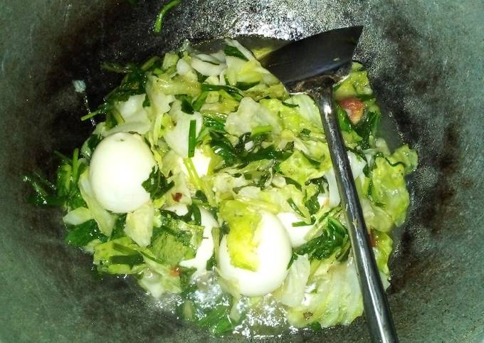 Oseng kol caisim with egg