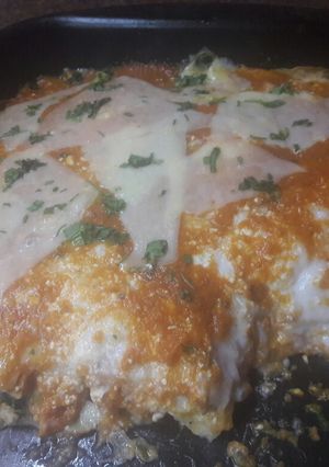 Una foto de Lasaña de pollo, espinaca, jamón y mozzarella