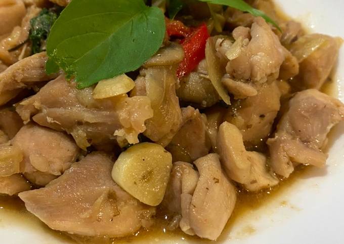 Chicken Mushroom with Thai Basil