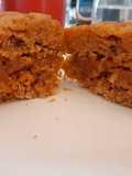 Bizcocho de Harina de Avena con Plátano, Nueces y Manjar en Microondas