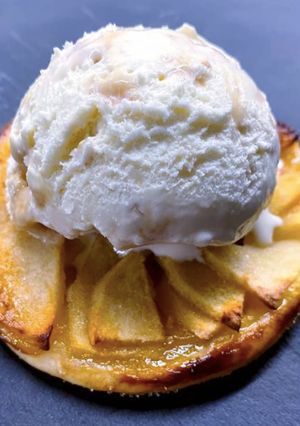 Una foto de Hojaldre de manzana🍎🍦