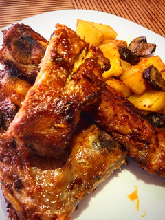 Una foto de Costillas a la barbacoa picantes al horno