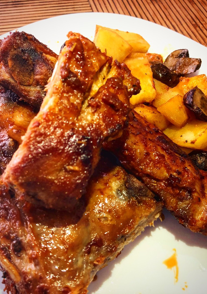 Una foto de Costillas a la barbacoa picantes al horno