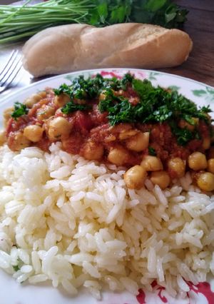 A picture of Chana Masala (Indian Dish).