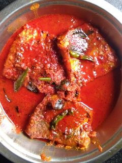 রুই মাছের ঝোল(Rui macher jhol recipe in Bengali) রেসিপির প্রধান ছবি