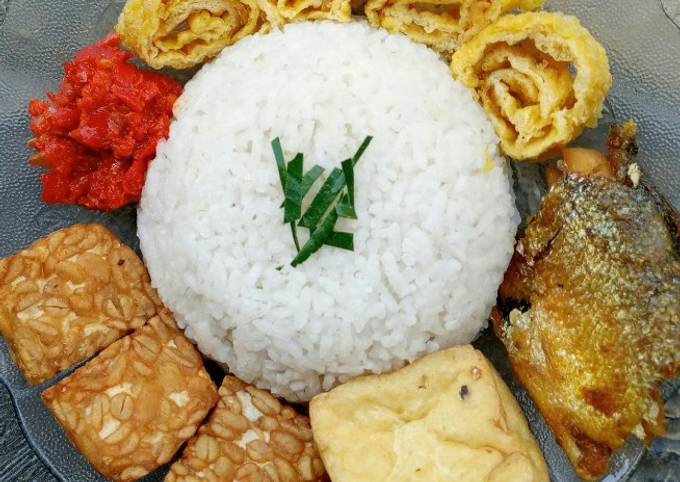 Nasi Uduk di Magic Com