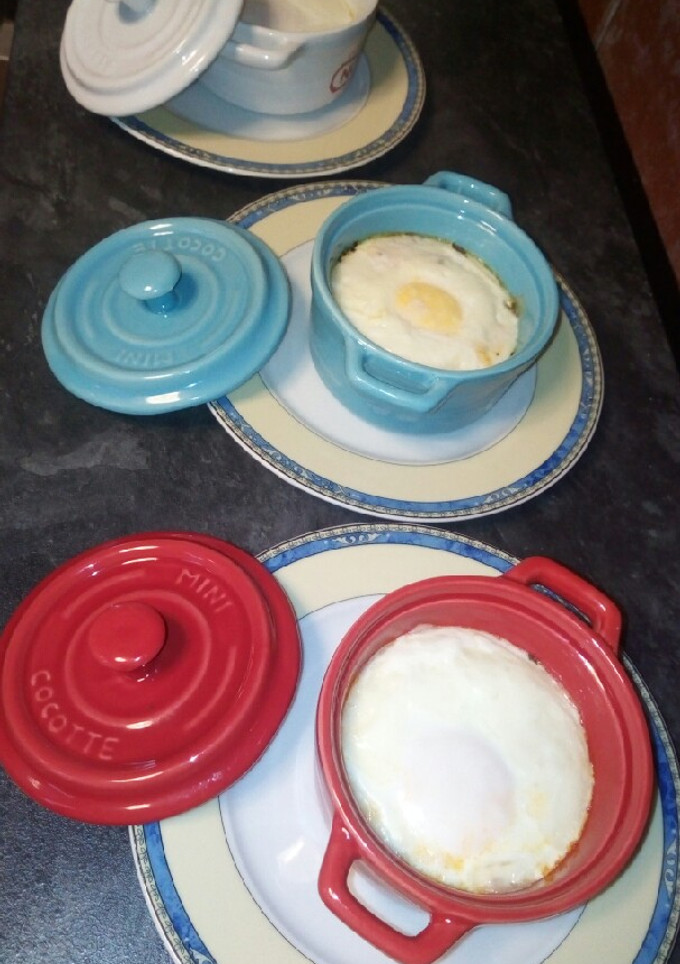 Una foto de Huevos en cocotte