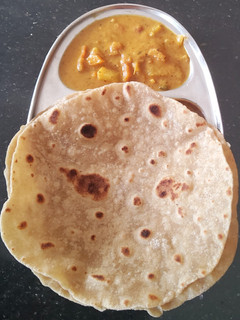 பரோட்டா - வெஜ் சால்னா(veg salna for parotta recipe in tamil) செய்முறை முக்கிய புகைப்படம்