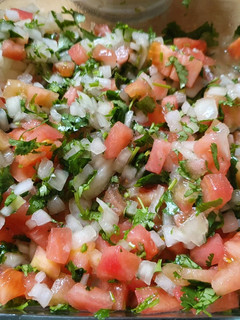 Una foto de Pebre chileno